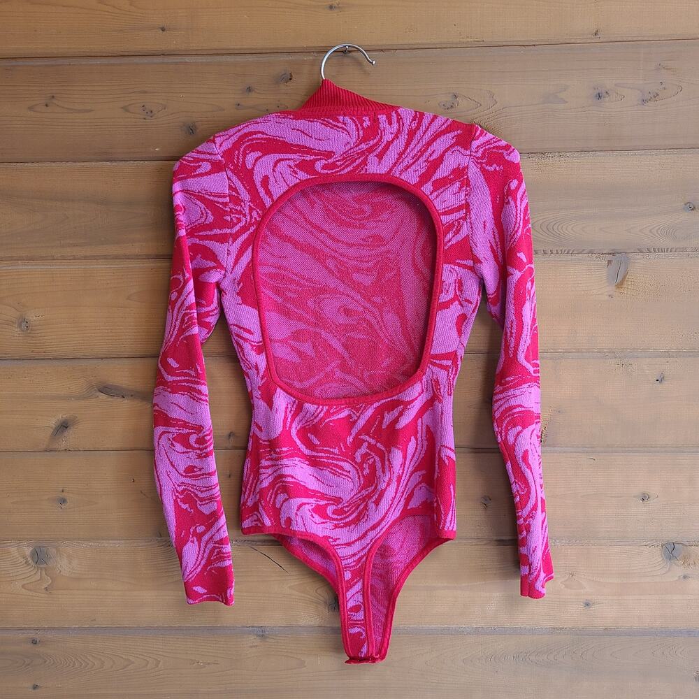 Nasty Gal Bodysuit Sweater Top NWT Red Pink Marble Open Back 6 NWT Thong Bottom - Picture 5 of 6
